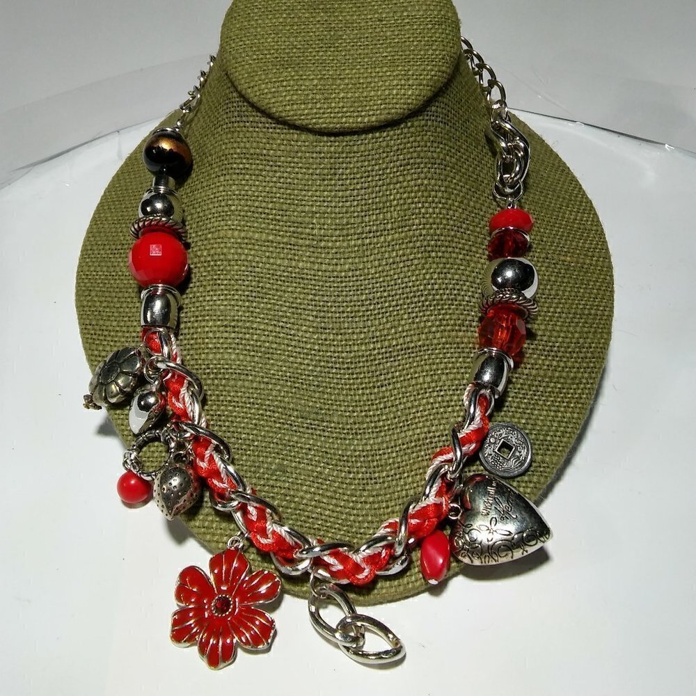 Women`s silver tone red flower floral chain neckla
